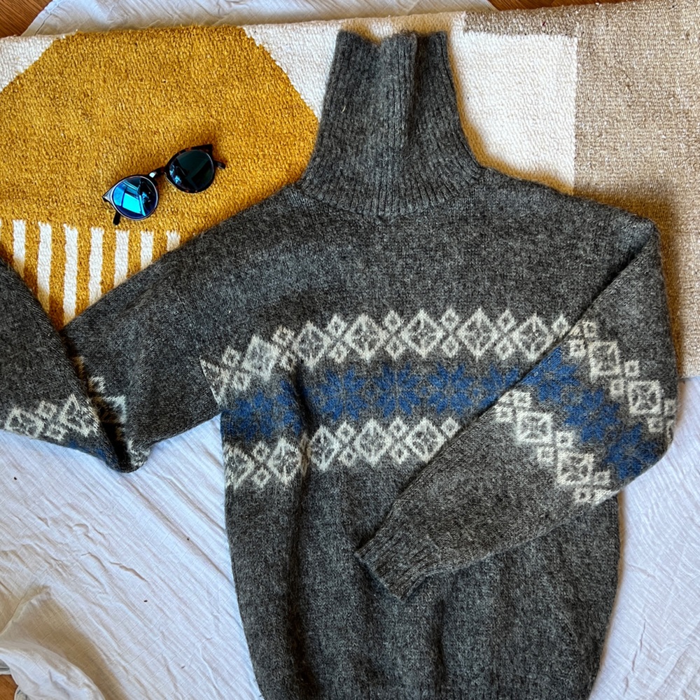 FLASH SALE Iceland Wool Turtleneck